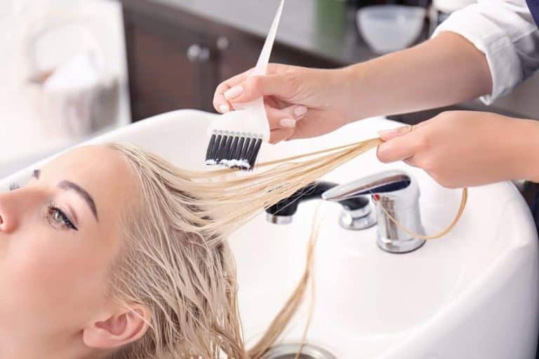 How To Get The Gel Out Of Hair: 2 Effective Methods