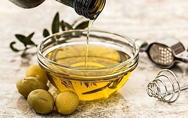 Brassy hair home remedy with Virgin olive oil