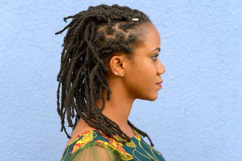 how-to-twist-locs-with-a-comb