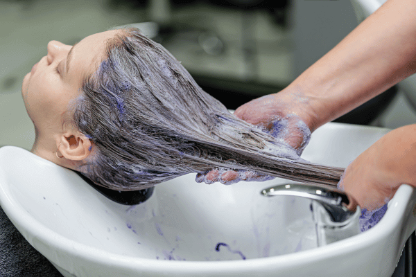 using vitamin c and clarifyng shampoo to get out purple shampoo from hair is the most popular method